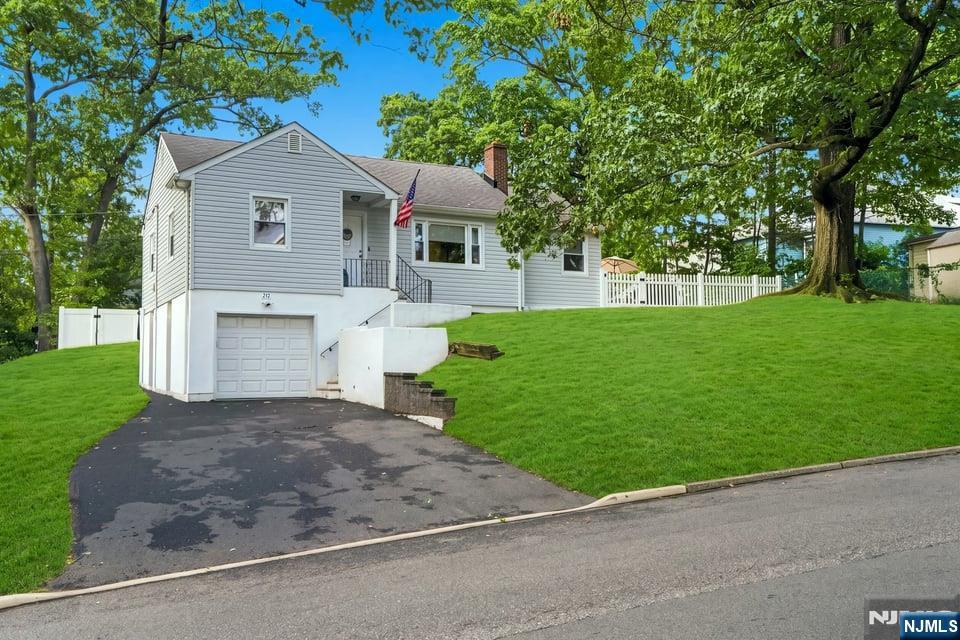 212 Hancox Avenue