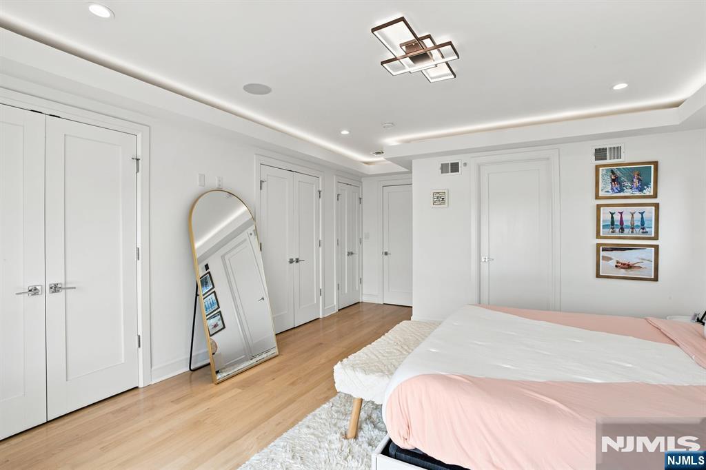 1439 River Road 1