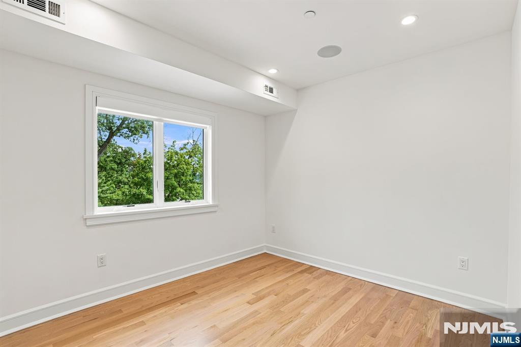 1439 River Road 1