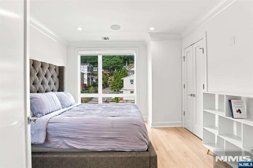 1439 River Road 1