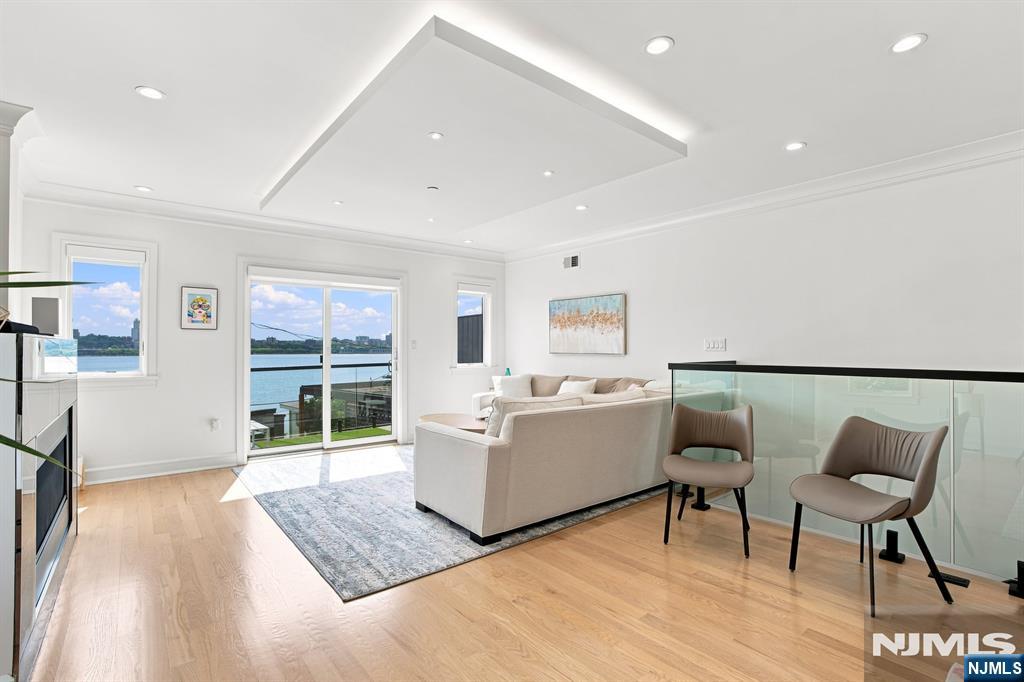 1439 River Road 1