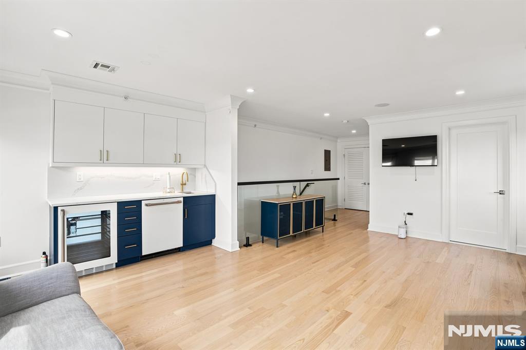 1439 River Road 1