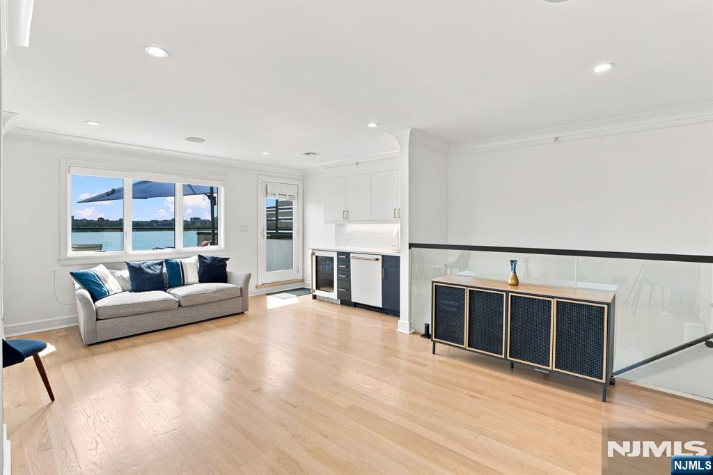 1439 River Road 1