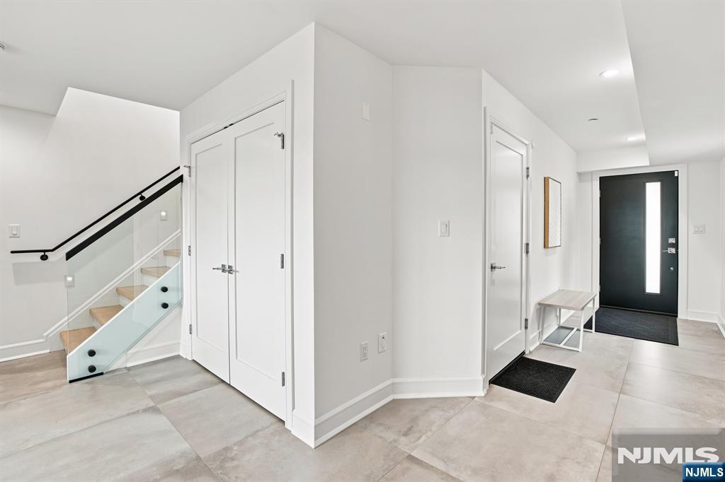1439 River Road 1
