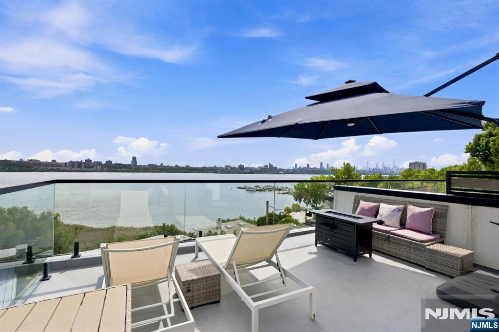 1439 River Road 1
