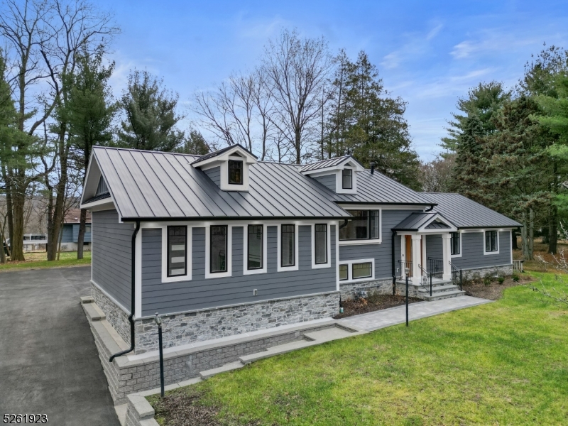 163 W Oakland Ave