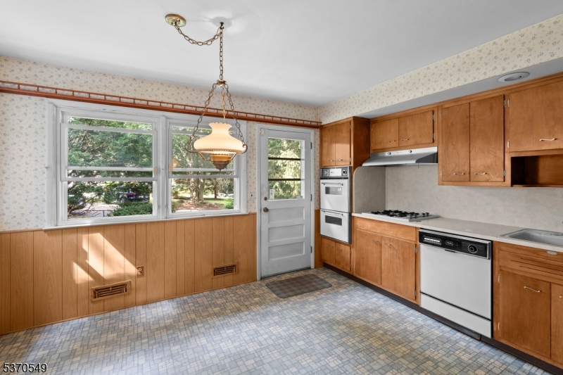 2 Churchill Rd