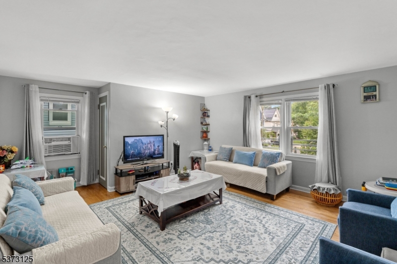 13-15 Smith St