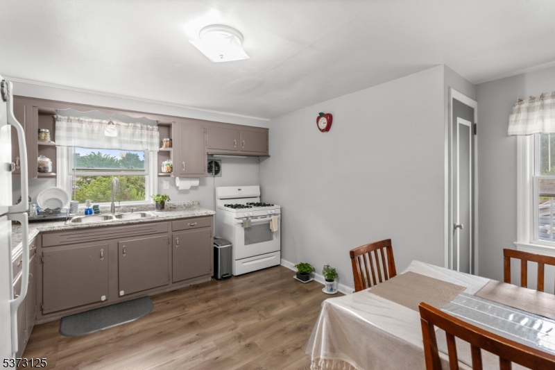 13-15 Smith St