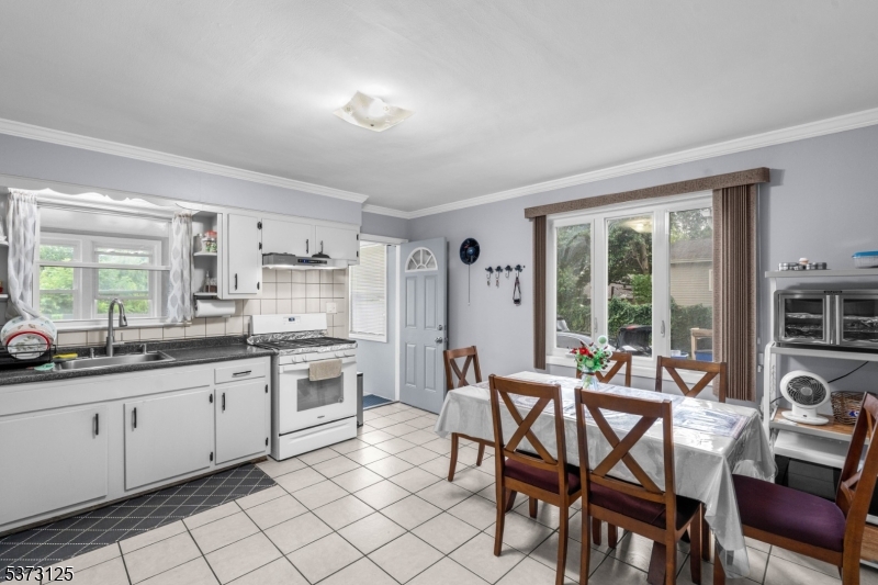 13-15 Smith St