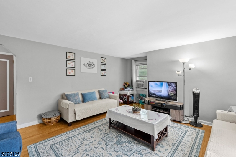 13-15 Smith St