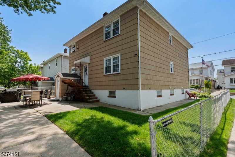 80 Front St