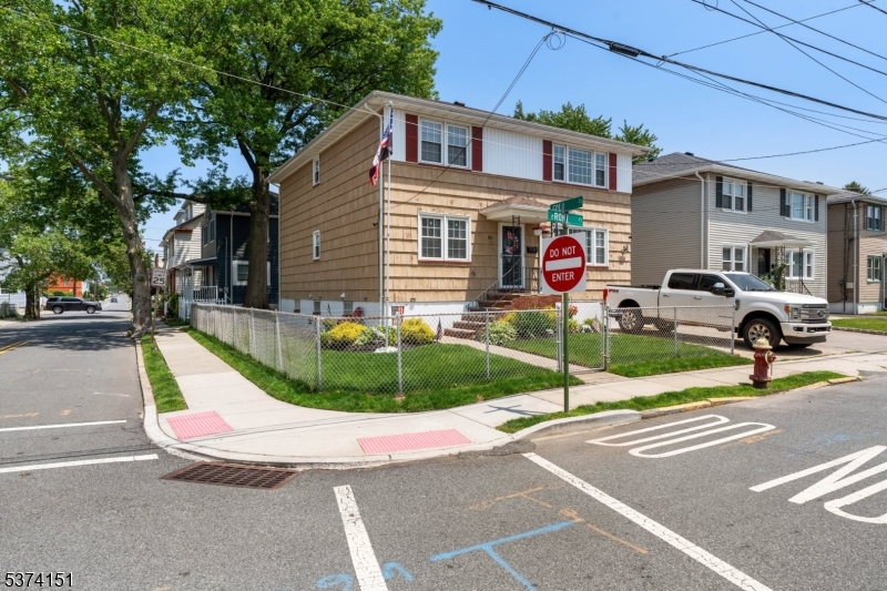 80 Front St