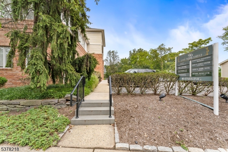 96 E Main St