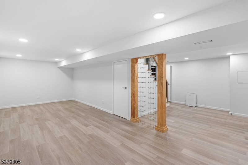 33 Elycroft Pkwy