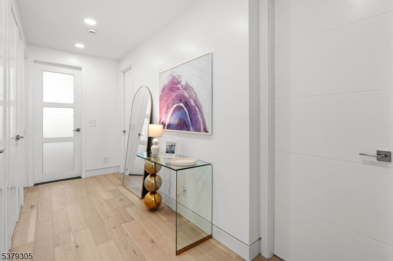 33 Elycroft Pkwy