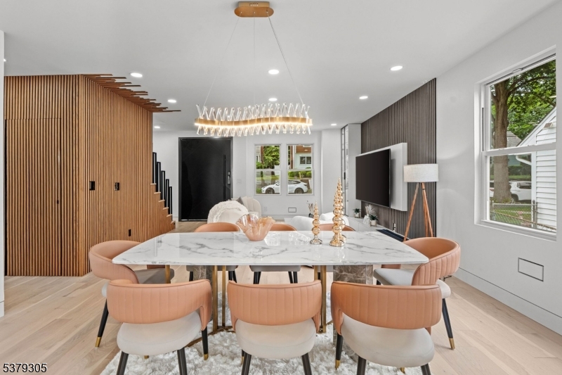 33 Elycroft Pkwy