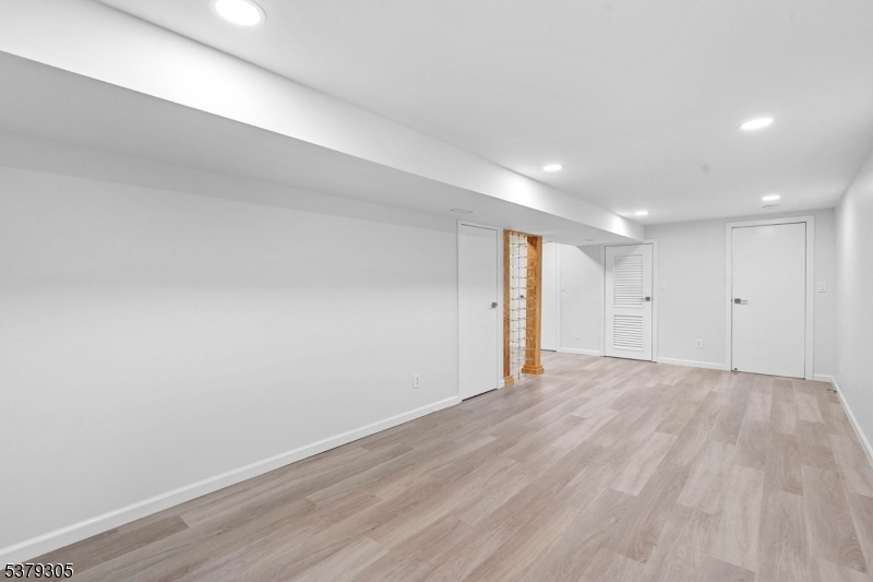 33 Elycroft Pkwy