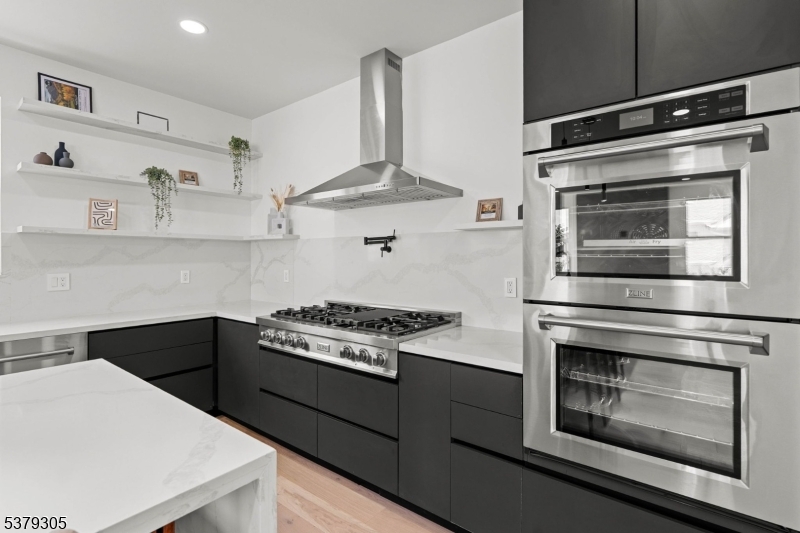 33 Elycroft Pkwy