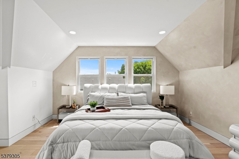 33 Elycroft Pkwy