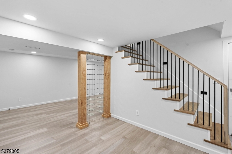 33 Elycroft Pkwy