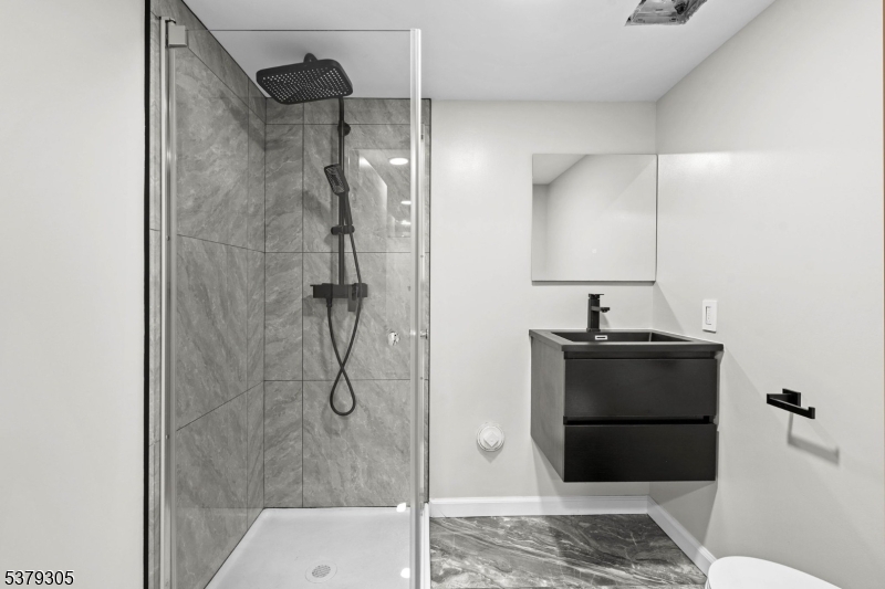 33 Elycroft Pkwy