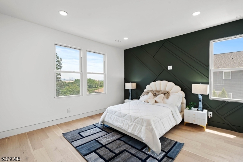 33 Elycroft Pkwy