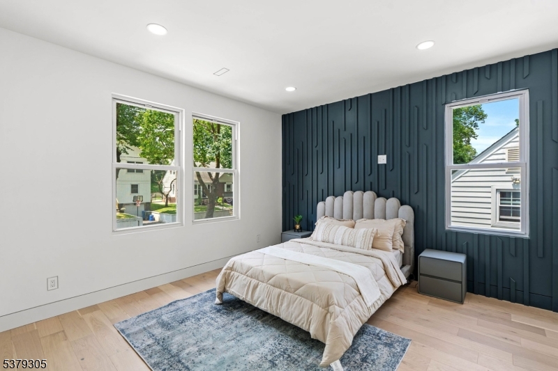 33 Elycroft Pkwy