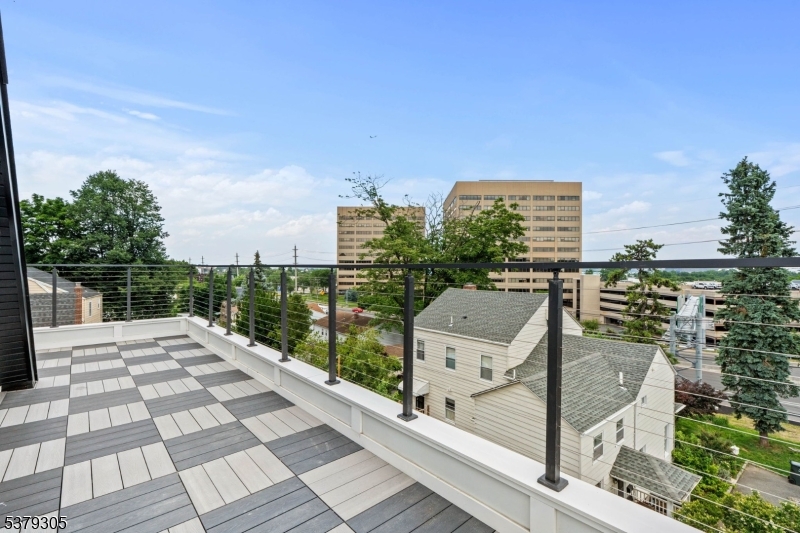 33 Elycroft Pkwy