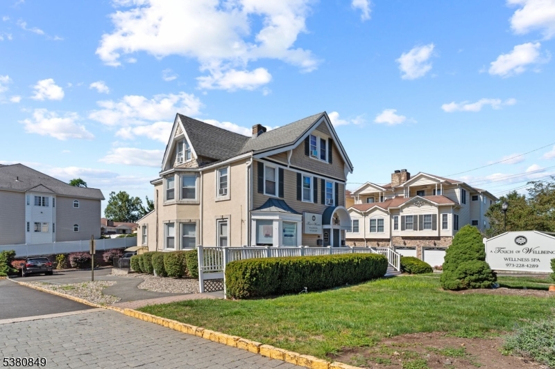 97 Roseland Ave