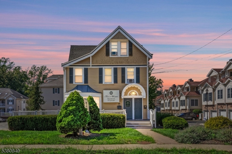 97 Roseland Ave