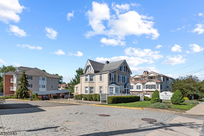 97 Roseland Ave