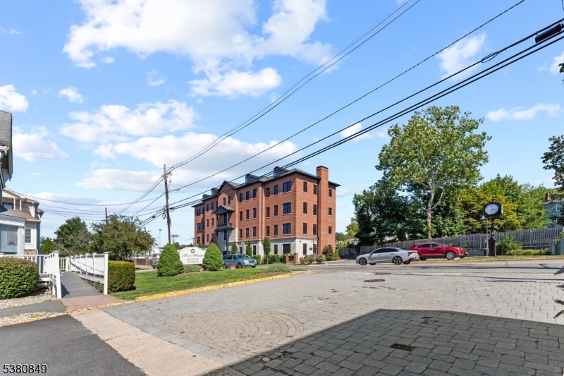 97 Roseland Ave