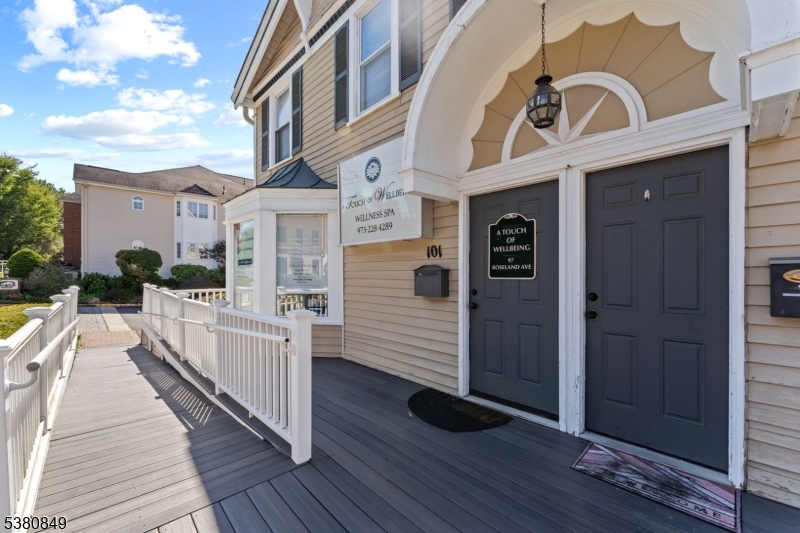 97 Roseland Ave