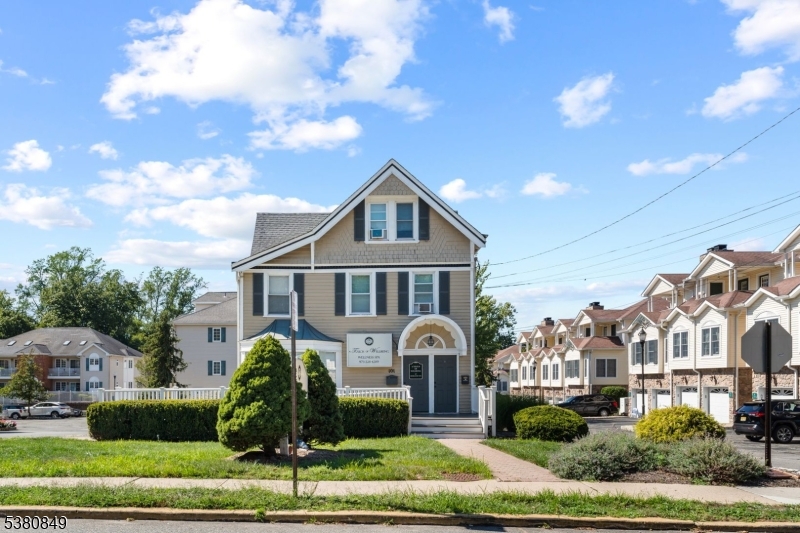 97 Roseland Ave