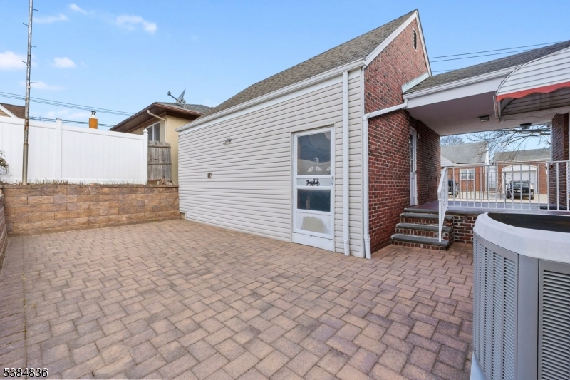 341 Westervelt Pl