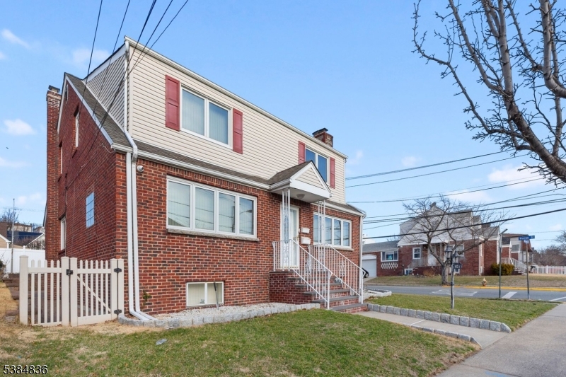 341 Westervelt Pl