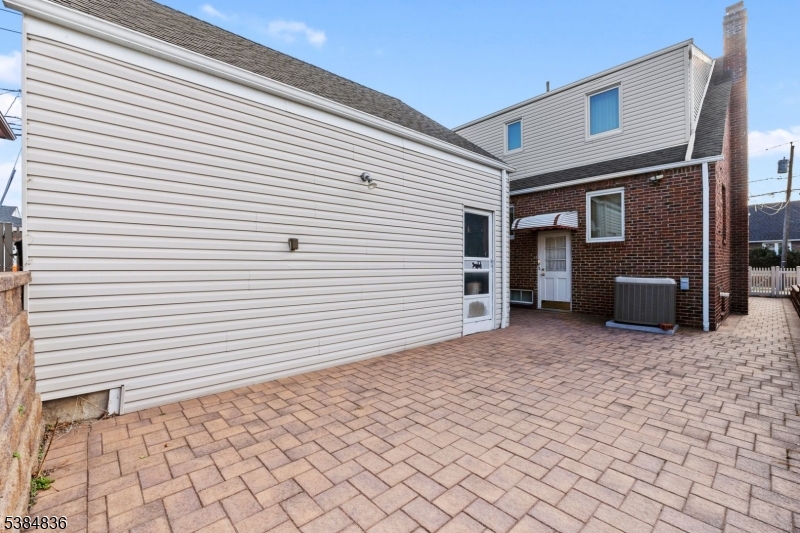 341 Westervelt Pl