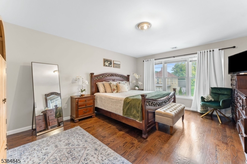 117 E Clifton Ave