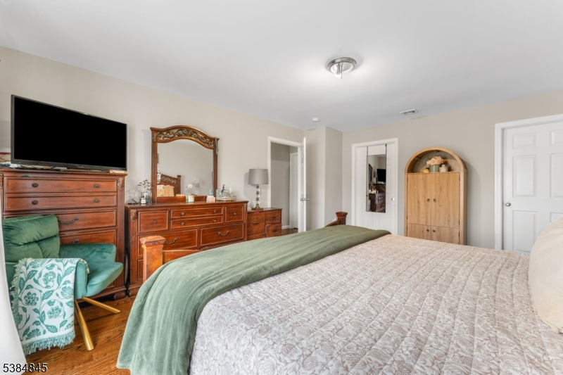 117 E Clifton Ave