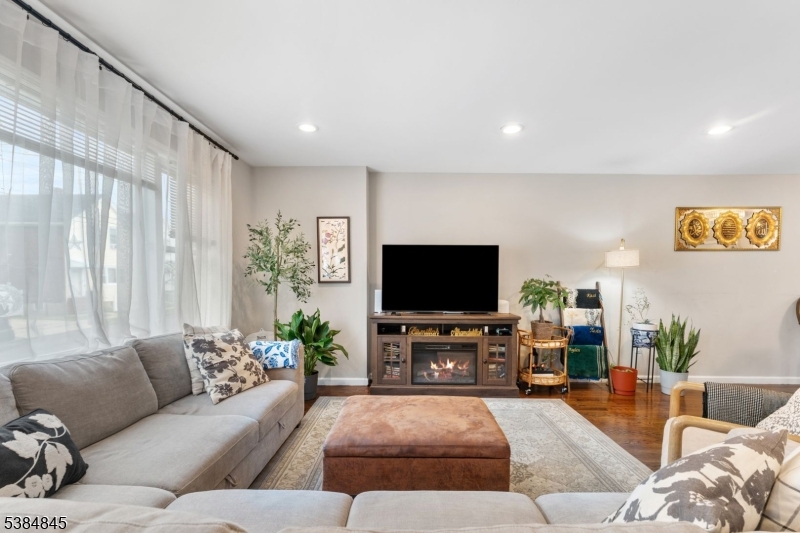 117 E Clifton Ave