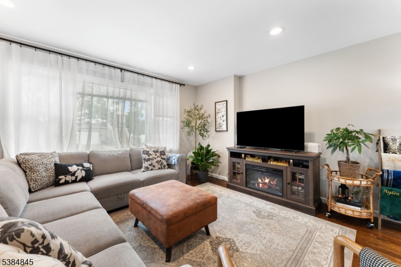 117 E Clifton Ave
