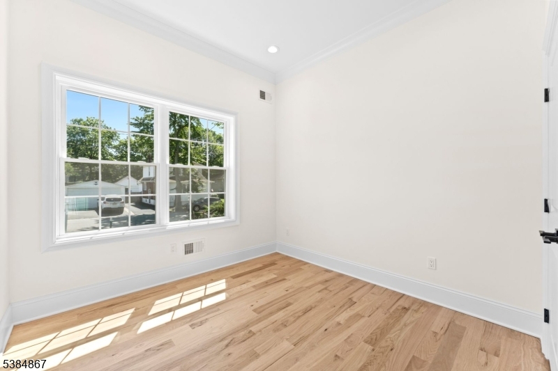 7 Swan Rd