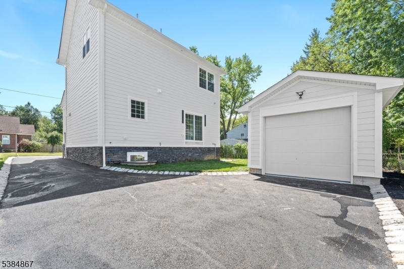 7 Swan Rd