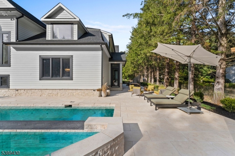 48 Pleasant Ave