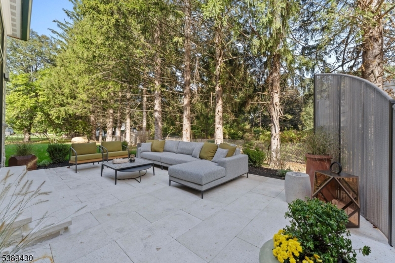 48 Pleasant Ave