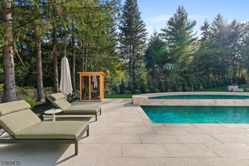 48 Pleasant Ave