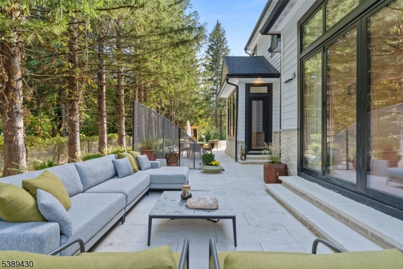 48 Pleasant Ave