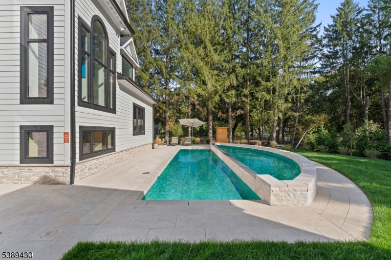 48 Pleasant Ave