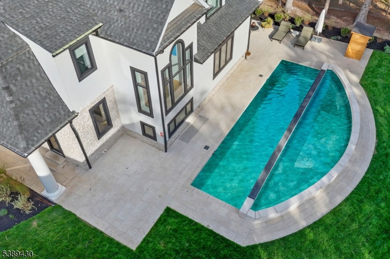 48 Pleasant Ave
